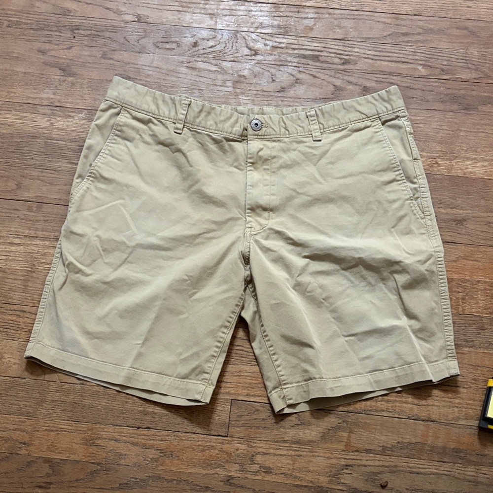 The North Face Men's Khaki Flat-Front Shorts